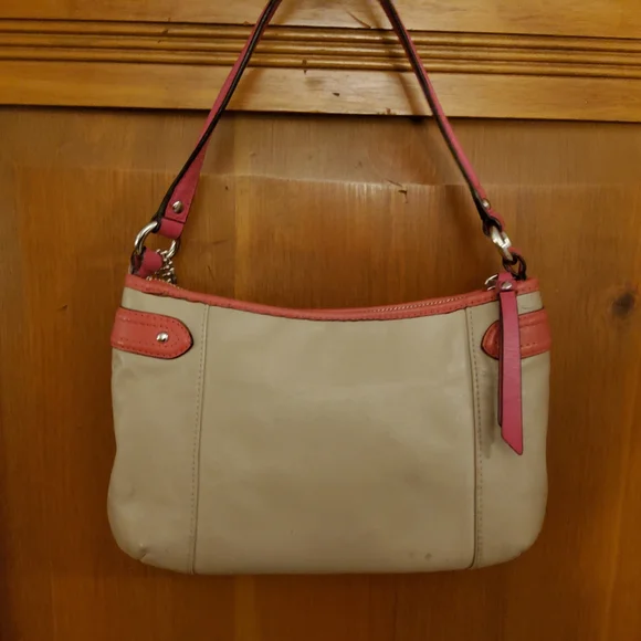 Coach Daisy Spectator Purse GUC - Picture 16 of 16